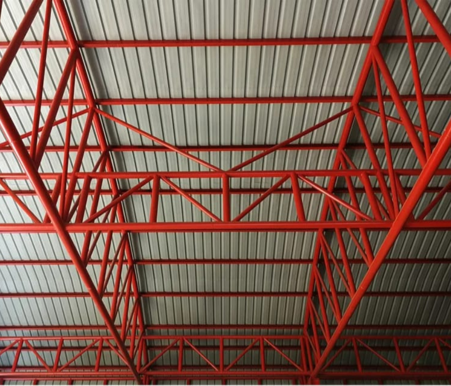 Pintura industrial anticorrosiva em estrutura metálica
